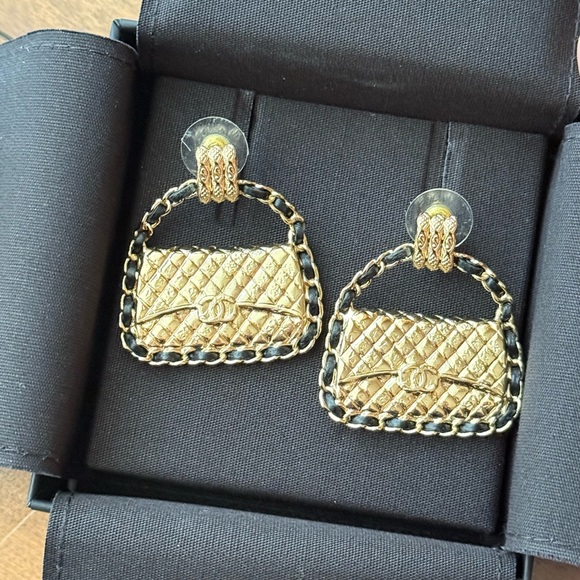 CHANEL Jewelry - CHANEL 23A Pendant Earrings gold and black